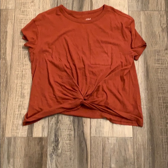 universal thread pocket tee